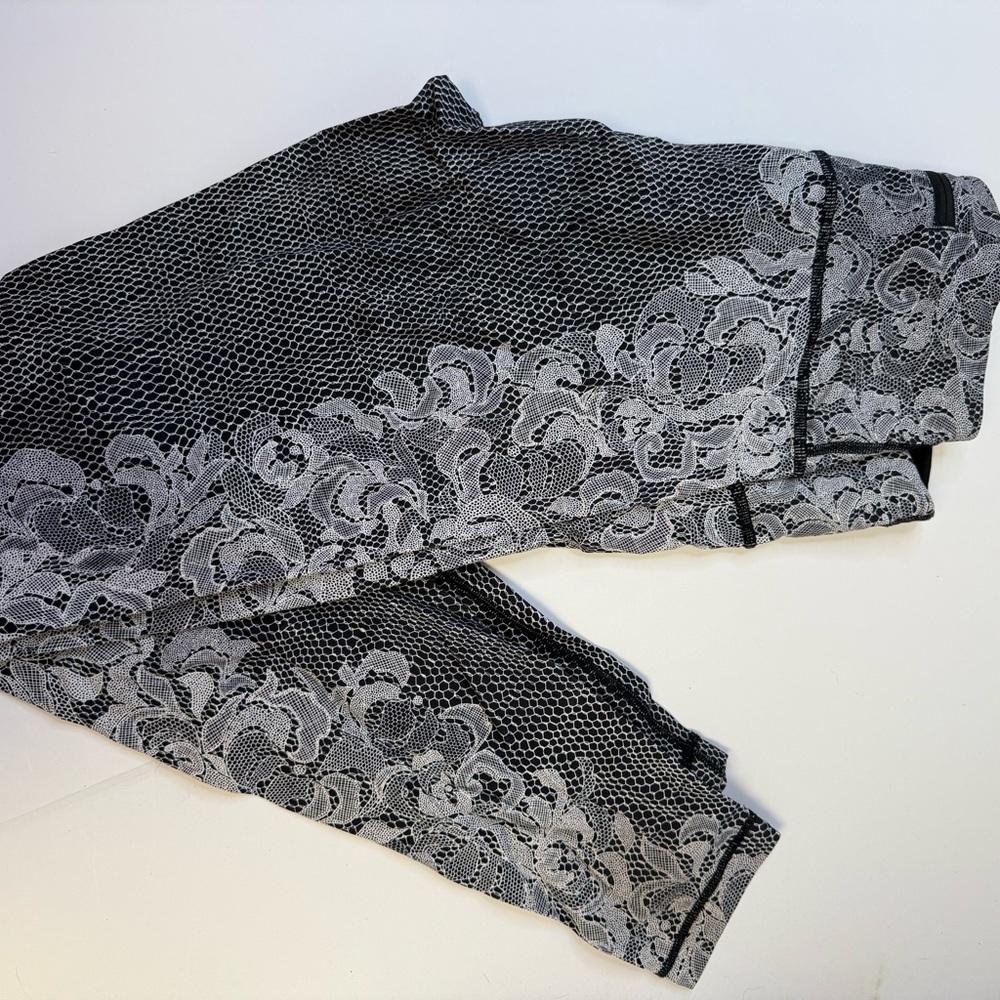 Lululemon Black and Gray Lace Leggings size 8